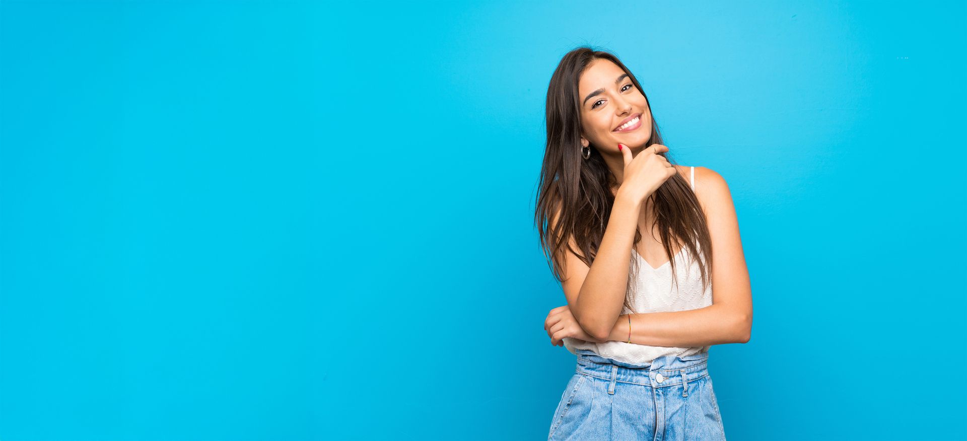 Lächelnde Frau mit strahlenden Zähnen